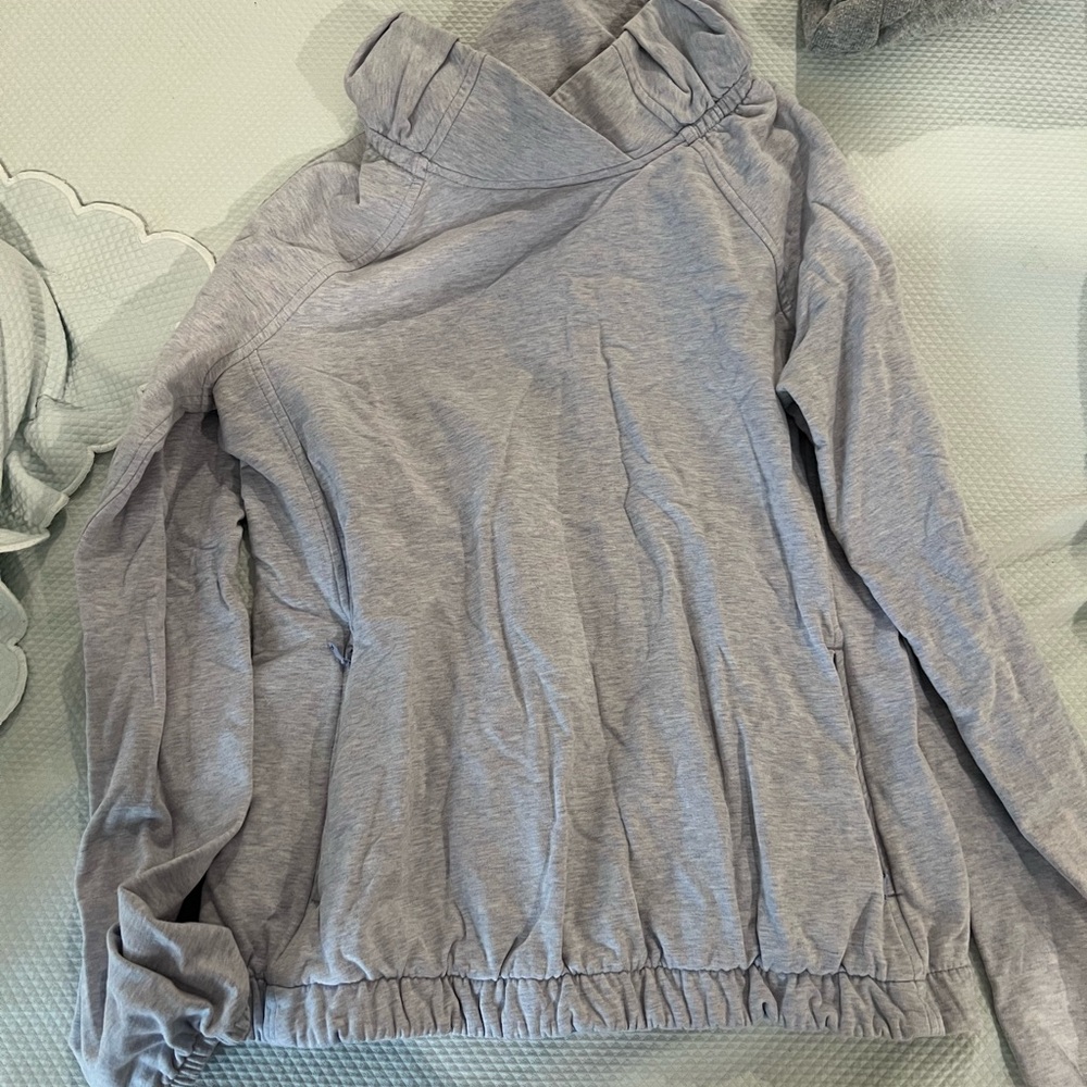 Lululemon funnel neck pullover size 6